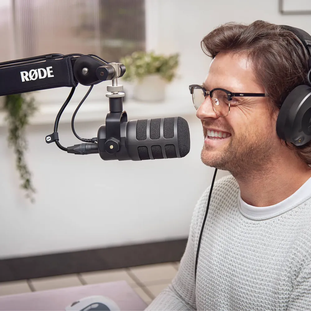 Creator recording a podcast on the RØDE PodMic USB